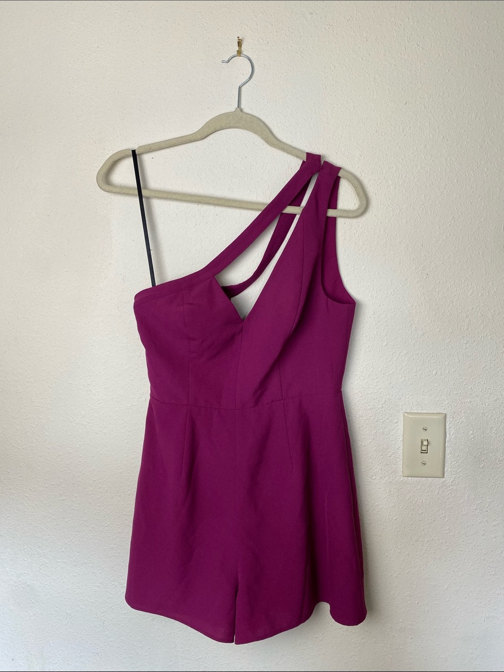 NBD Naven Twins Magenta One-Shoulder Romper M